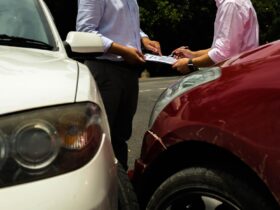 Külföldön vezetni sokszor izgalmas és jó élmény, de egy koccanás vagy komolyabb ütközés pillanatok alatt tönkreteheti az utazásunkat.