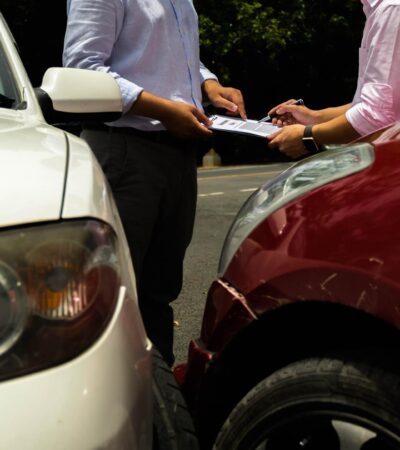 Külföldön vezetni sokszor izgalmas és jó élmény, de egy koccanás vagy komolyabb ütközés pillanatok alatt tönkreteheti az utazásunkat.
